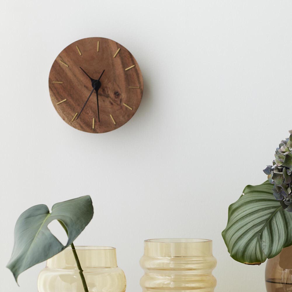 木とブラスで作った温もりあふれる 置くことも出来る壁掛け時計 7,744円