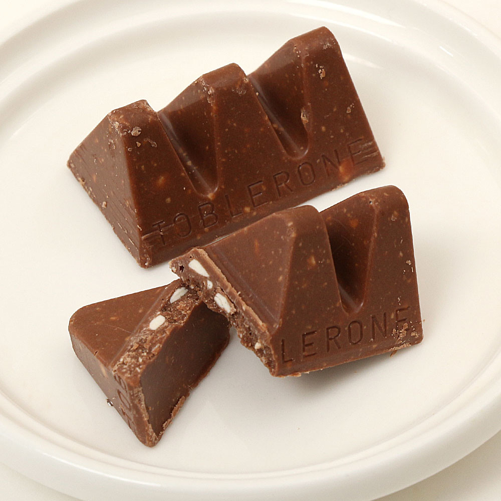 正規販売店 トブラローネ ミルクチョコレート タイニーミルクバッグ 0g 袋セット 同梱スイス アーモンドヌガー お菓子 超大特価 Carlavista Com