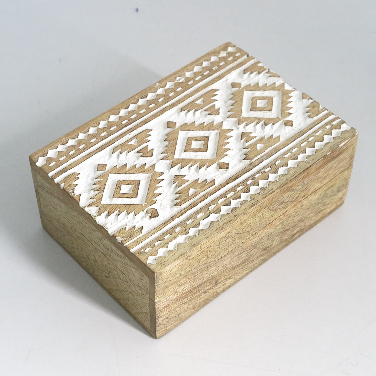木彫り 幾何学柄小物入れの商品ページ 卸 仕入れサイト スーパーデリバリー