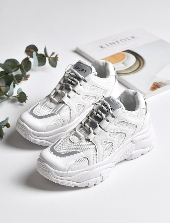 sneaker pumps