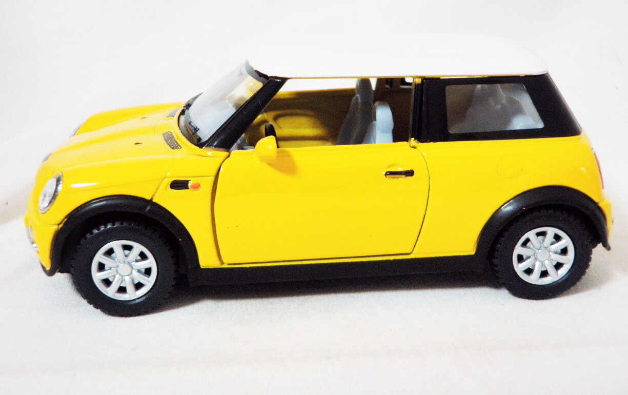 再入荷 ミニクーパーのプルバックカーです Pull Back Car Mini Cooper 1 28 の商品ページ 卸 仕入れサイト スーパーデリバリー