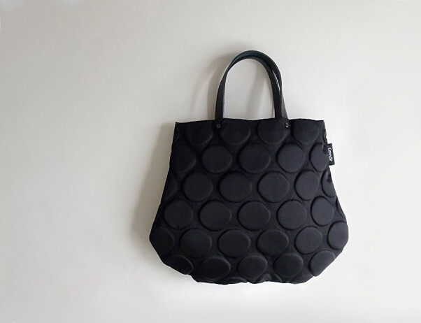 レザーハンドルプチプチドットラウンドトートバッグ<ハンドルライトブラウン><ハンドルブラック> 4,836円